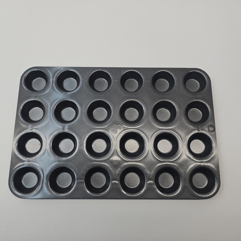 Pampered Chef Mini Muffin Cupcake Tart Pan 24 Hole #1606 Non Stick